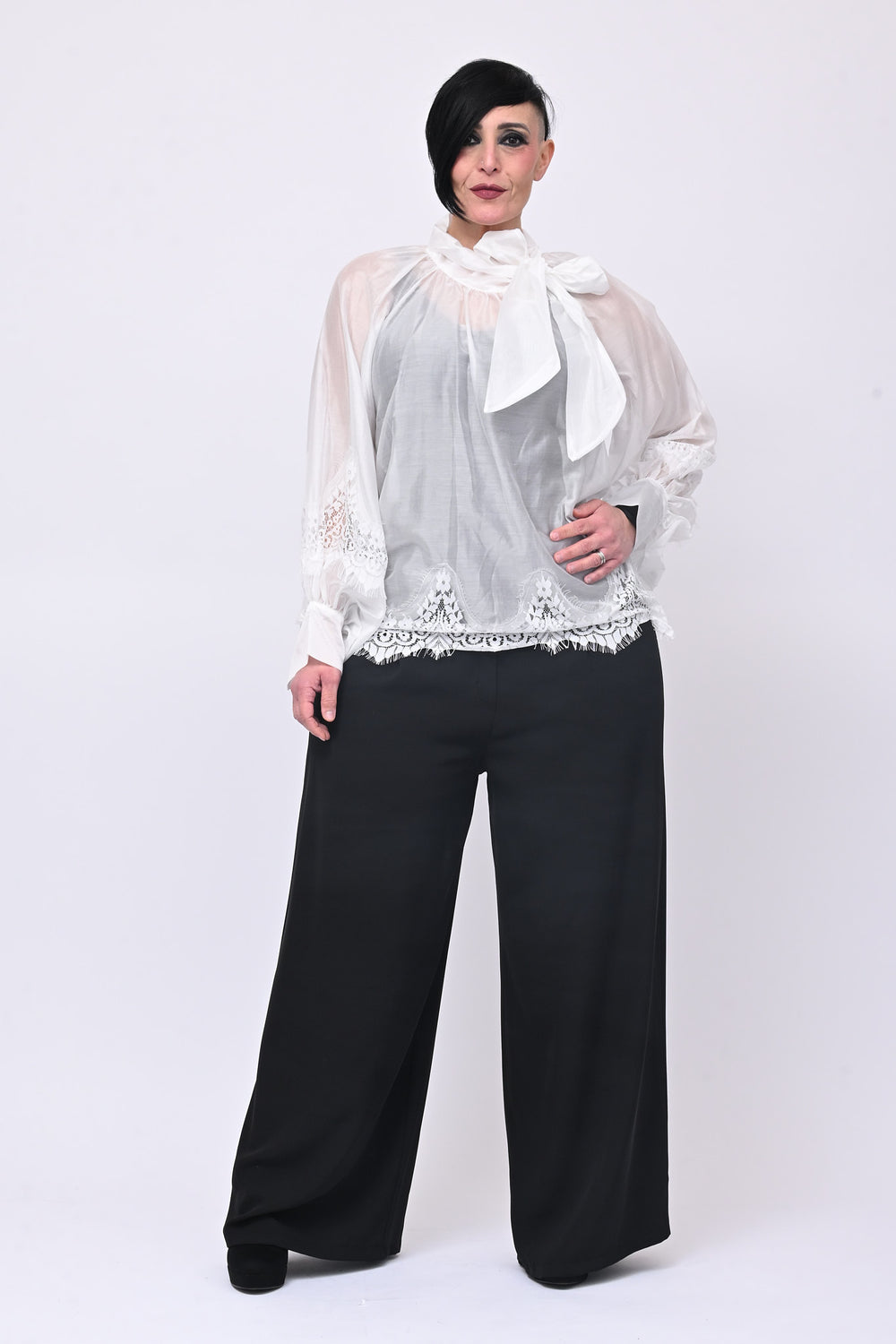 Blusa cravattino pizzo - Bianco