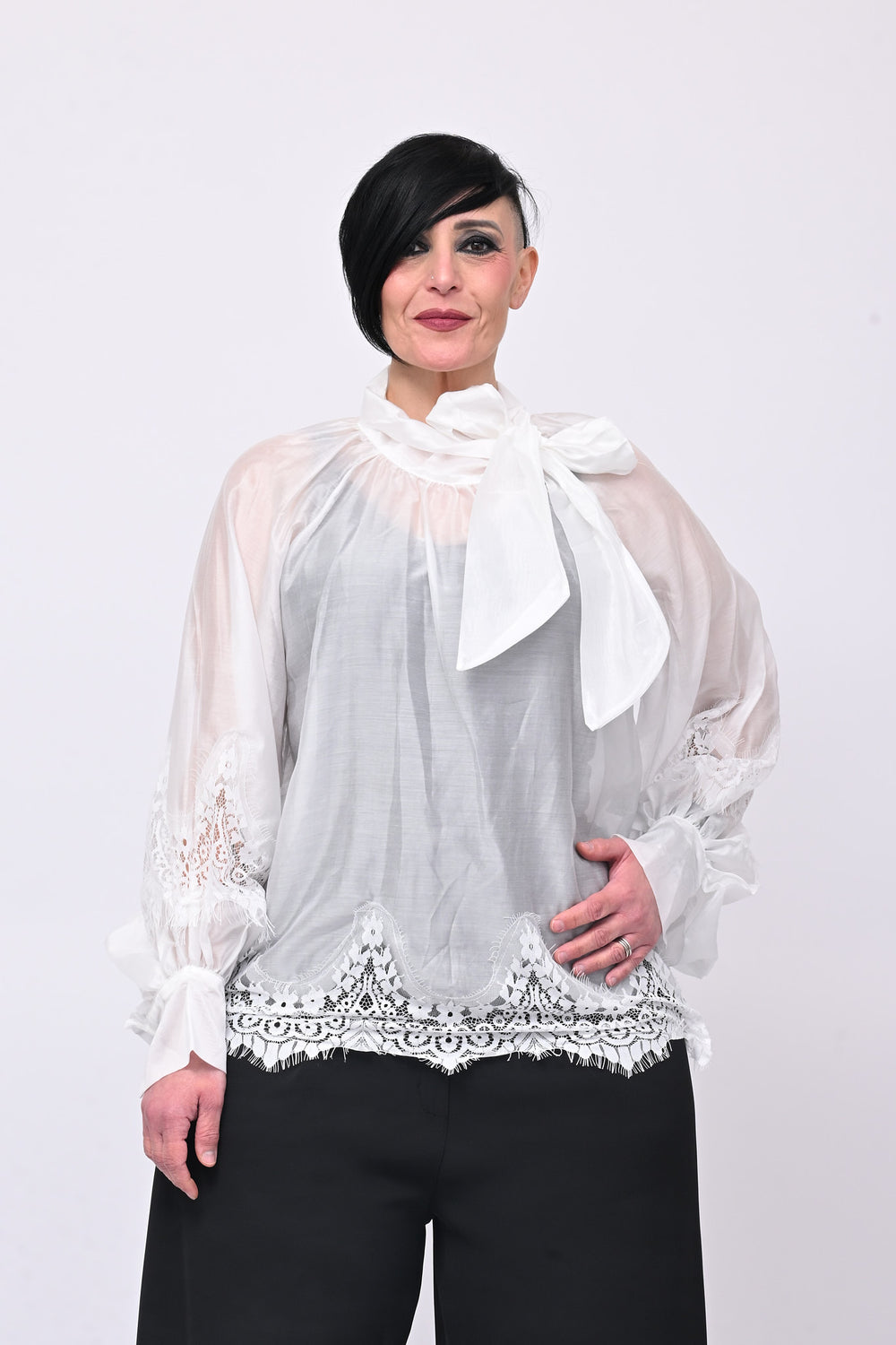 Blusa cravattino pizzo - Bianco