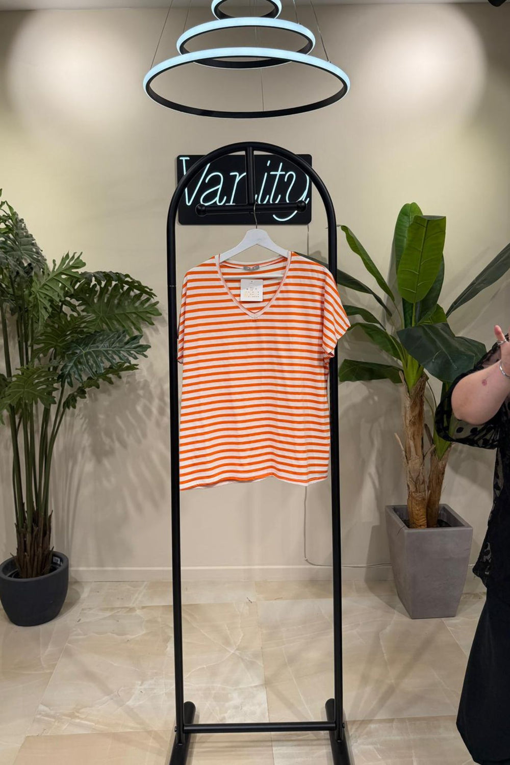 T-shirt righe V - Arancione