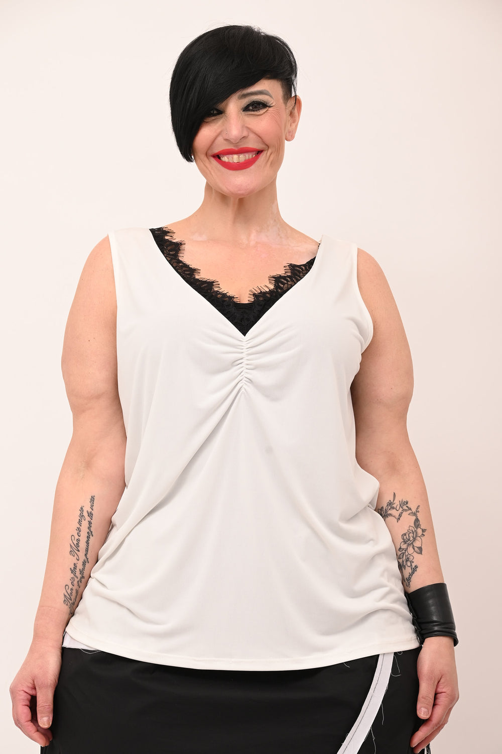 Top scollo V pizzo - Bianco