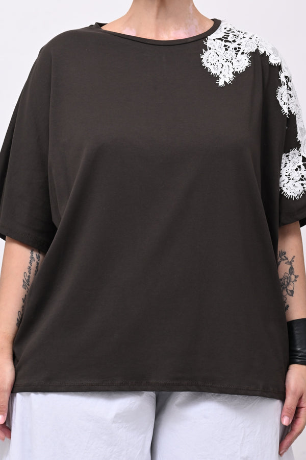 T-shirt over macramè - Moro