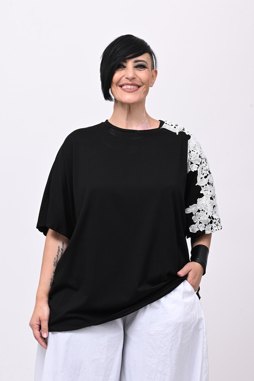 T-shirt over macramè - Nero