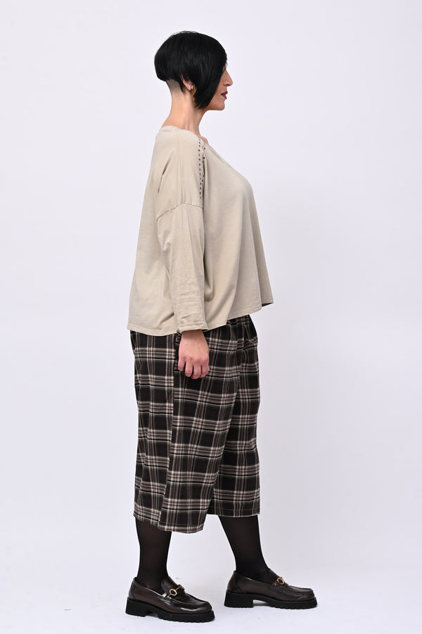 Maglia scollo V borchie - Greige