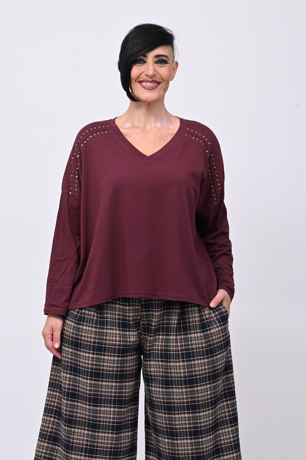 Maglia scollo V borchie - Vino
