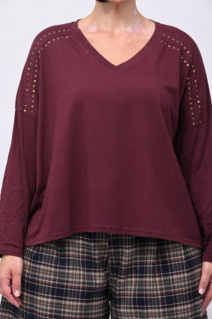 Maglia scollo V borchie - Vino