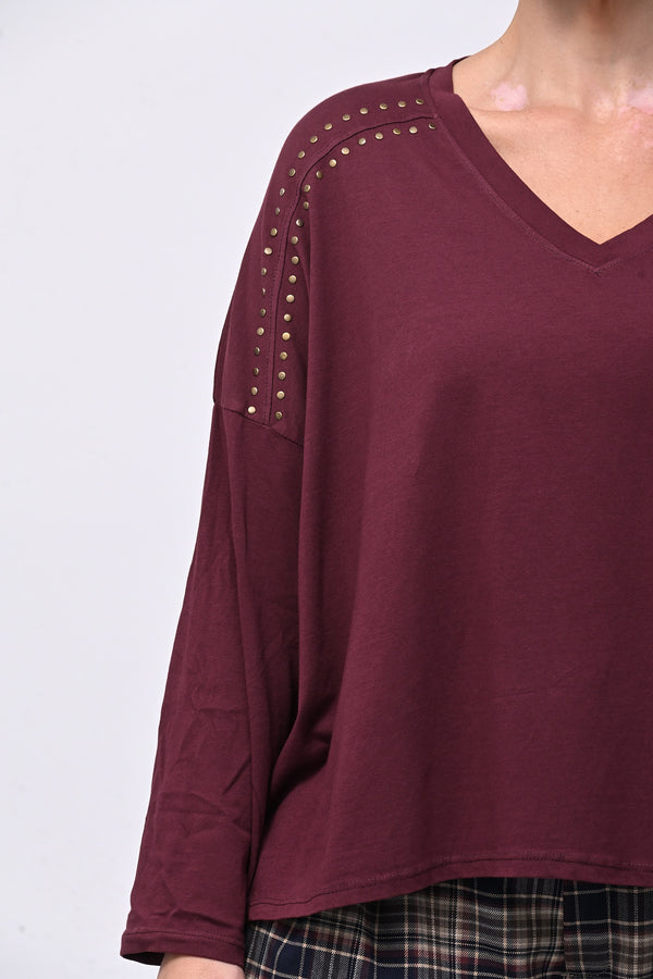 Maglia scollo V borchie - Vino