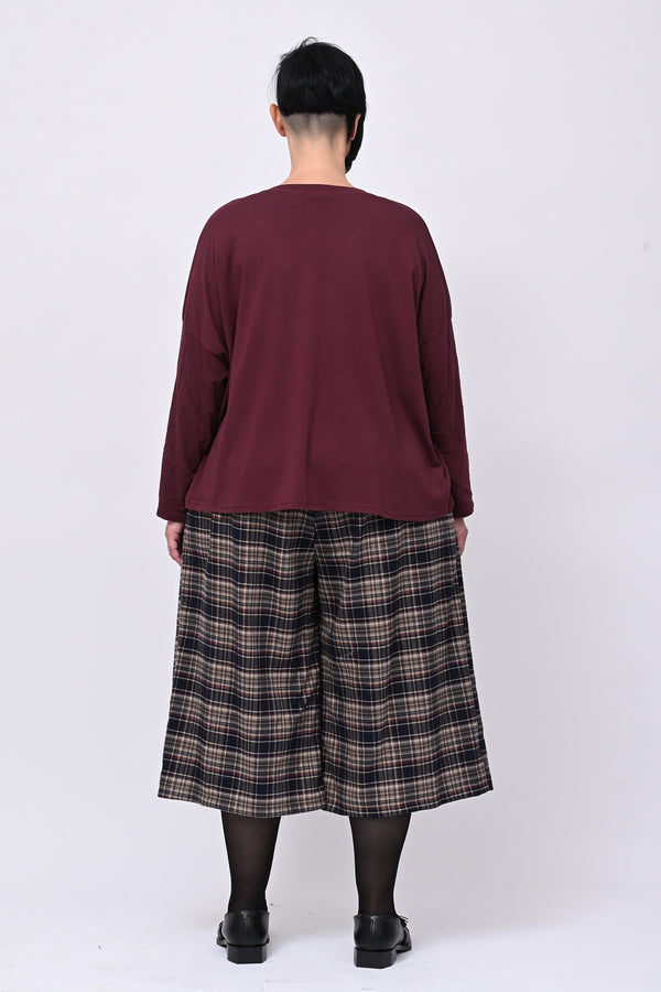 Maglia scollo V borchie - Vino