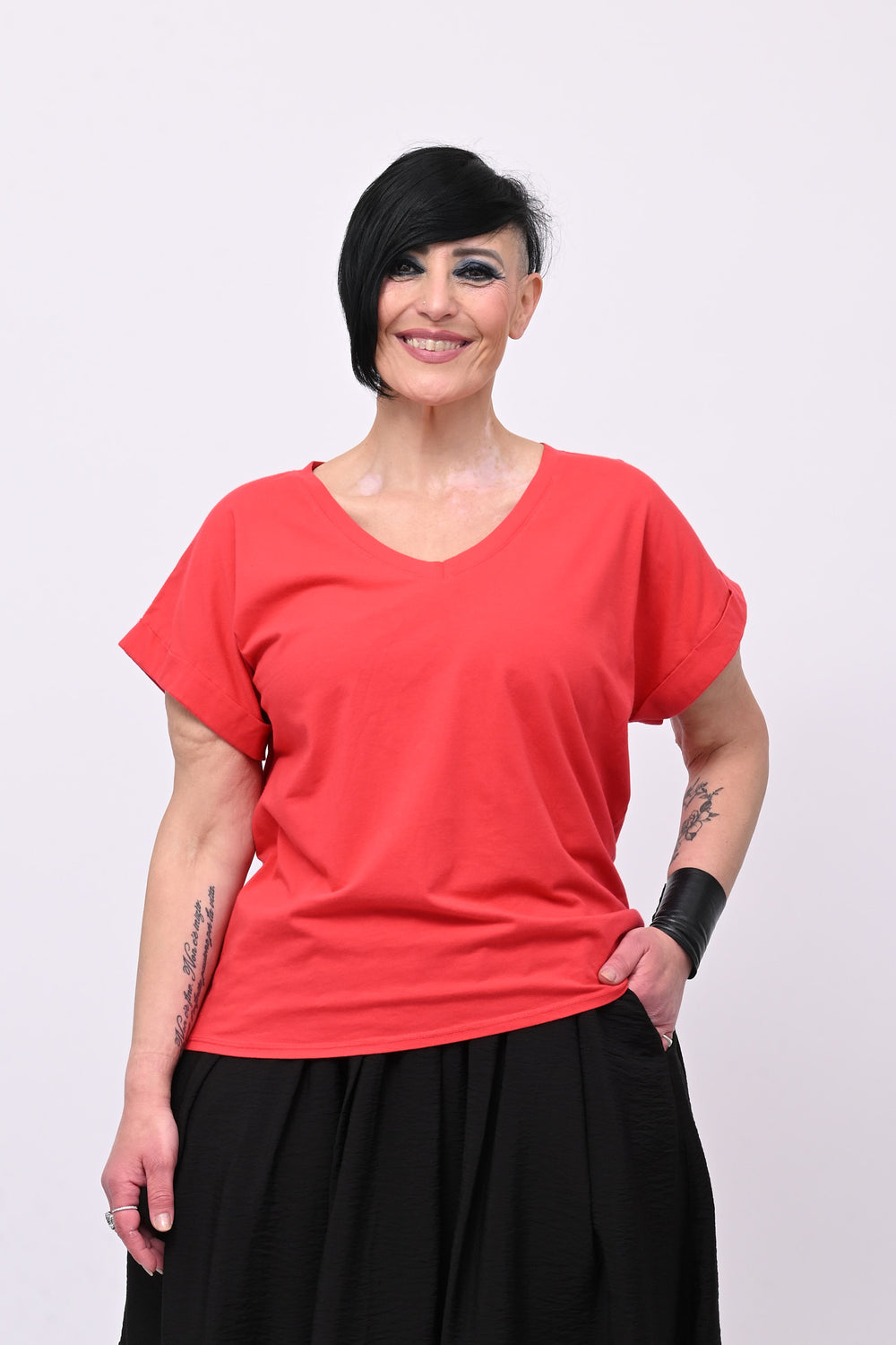 T-shirt V risvoltino - Rosso