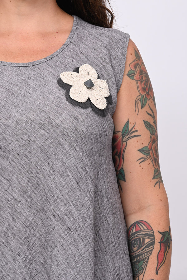 Top effetto lino e fiore - Grigio