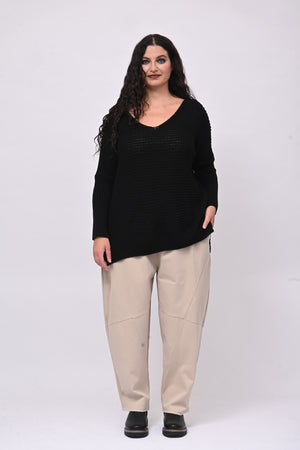 Pull traforato scollo V - Nero