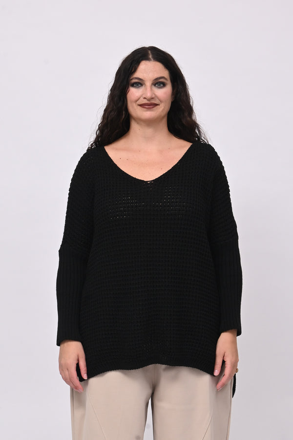 Pull traforato scollo V - Nero