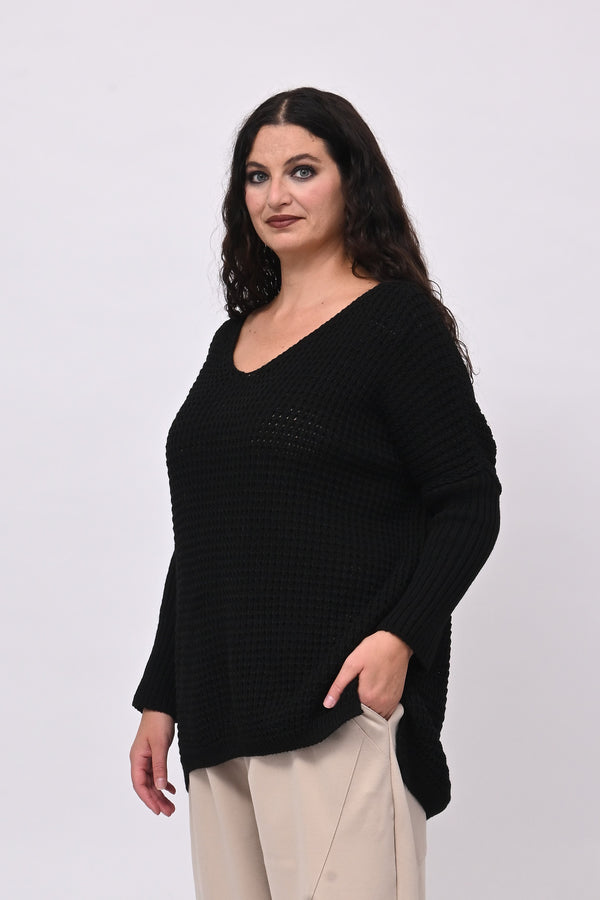 Pull traforato scollo V - Nero