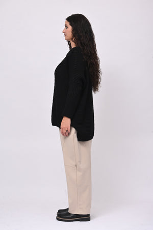 Pull traforato scollo V - Nero