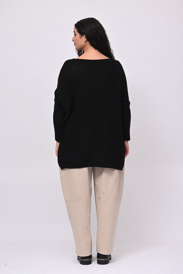 Pull traforato scollo V - Nero
