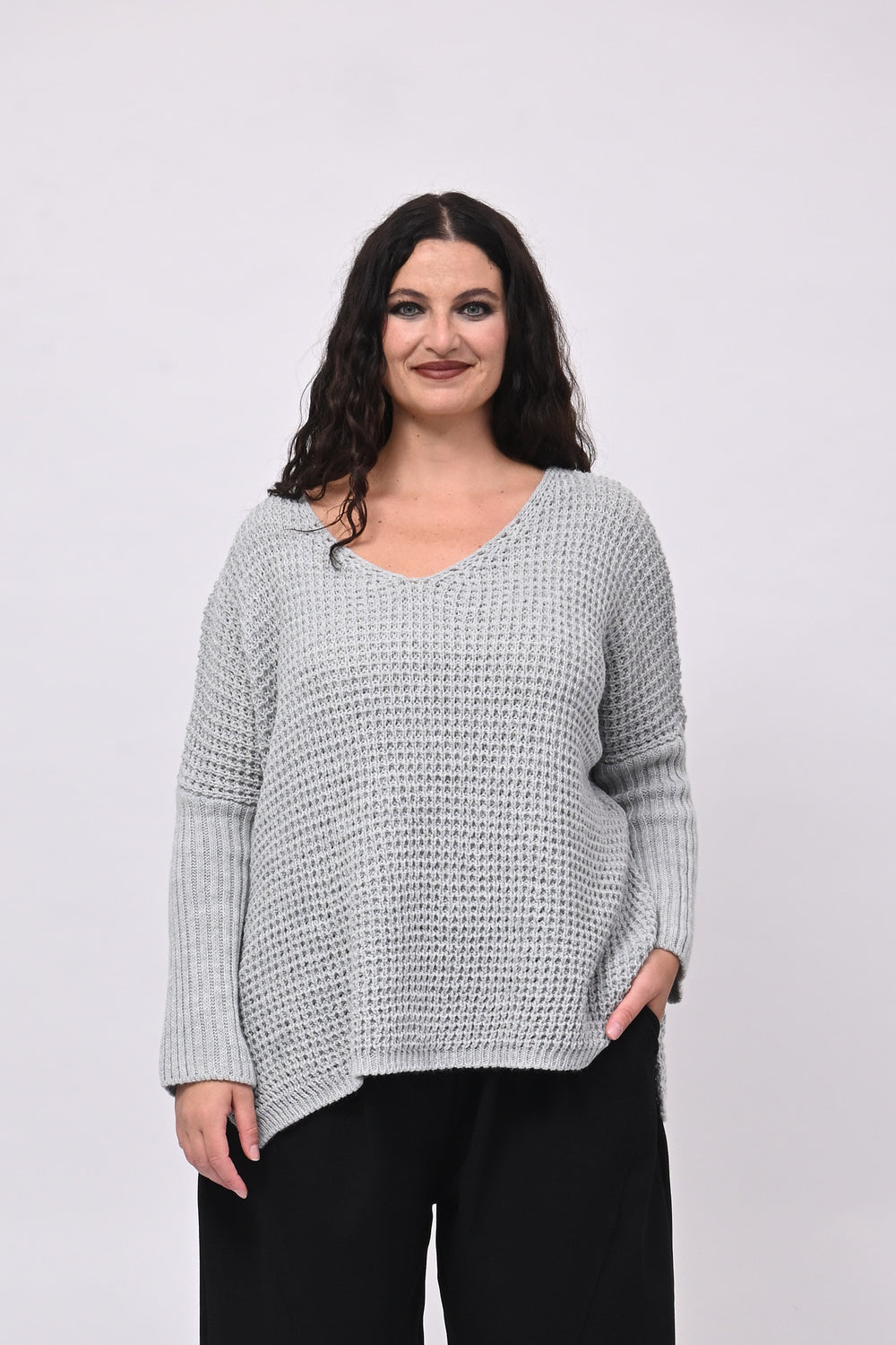 Pull traforato scollo V - Grigio chiaro