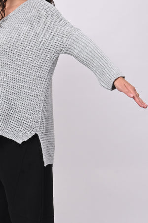 Pull traforato scollo V - Grigio chiaro