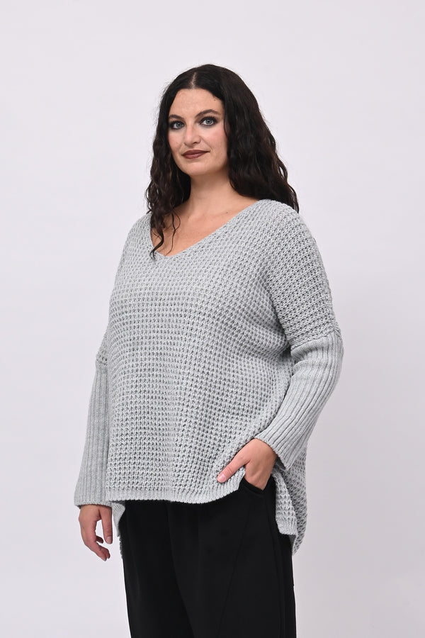 Pull traforato scollo V - Grigio chiaro