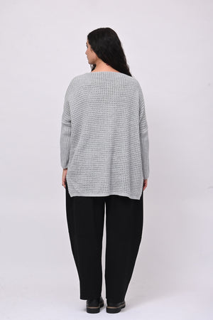 Pull traforato scollo V - Grigio chiaro