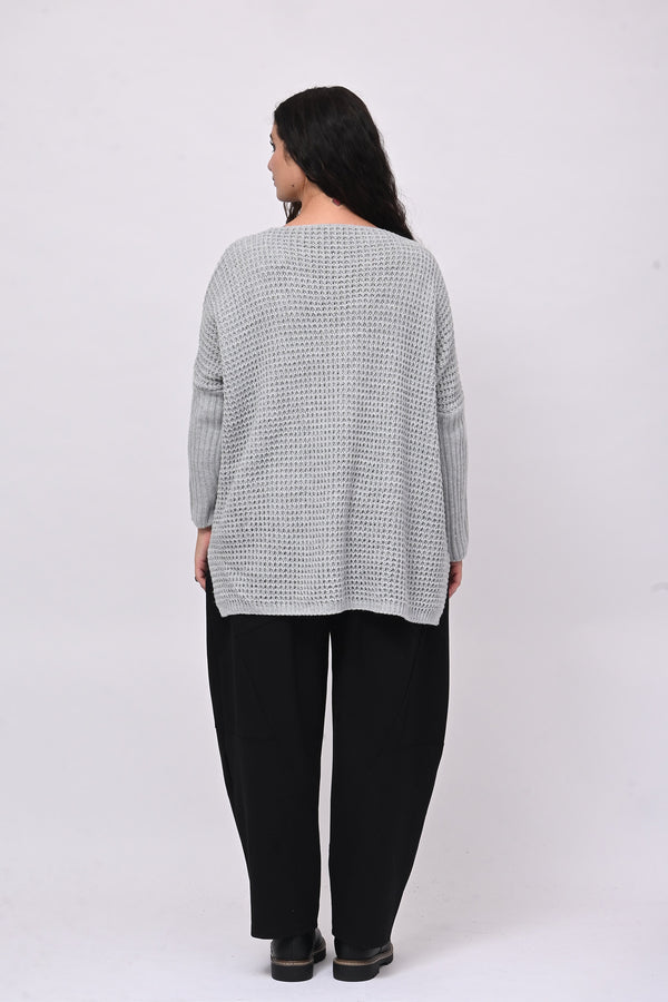 Pull traforato scollo V - Grigio chiaro
