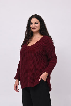 Pull traforato scollo V - Vino