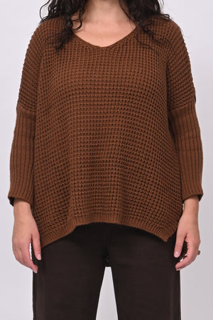 Pull traforato scollo V - Bruciato
