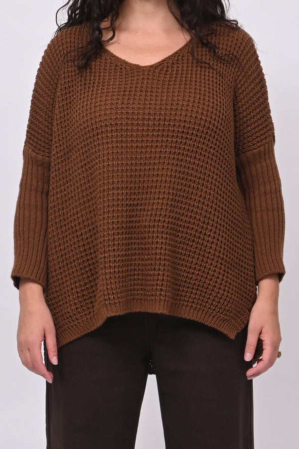 Pull traforato scollo V - Bruciato