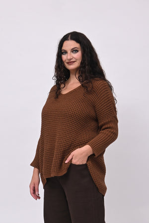 Pull traforato scollo V - Bruciato