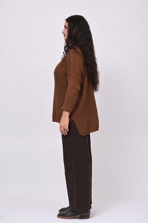 Pull traforato scollo V - Bruciato
