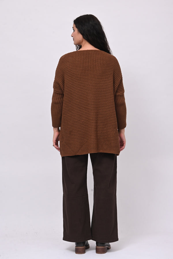 Pull traforato scollo V - Bruciato