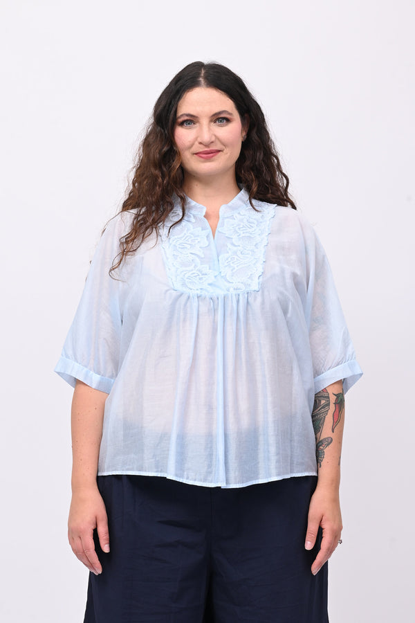Blusa mussola e pizzo - Cielo