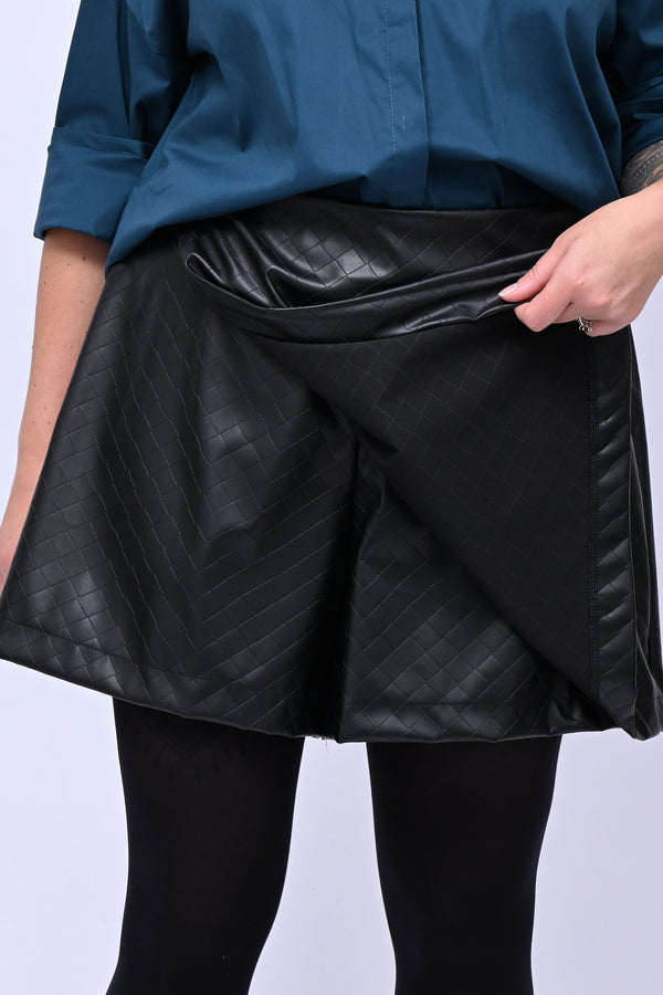 Shorts effetto gonna ecopelle - Nero