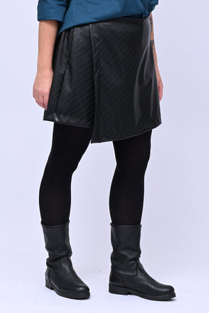 Shorts effetto gonna ecopelle - Nero