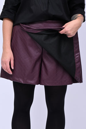 Shorts effetto gonna ecopelle - Vino